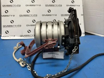 Mole-Richardson Betweenie 300W Fresnel Light Fixture 3131. - Image 1 of 4