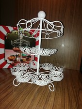 Giostra per cupcakes in metallo bianco, girevole. Cupcake carousel white metal