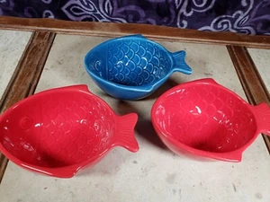 2017 Boston Warehouse - Fish TidBit Bowls - Set of Three (3) Blue & Red - Picture 1 of 8
