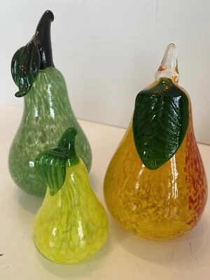 3 Hand Blown Art Glass Pears Italy 6”, 5”, 3.5” Mid 20th Century - Image 1 of 4