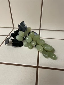 Grappolo d'uva verde giada quarzo e foglie verdi MCM decorazione vintage retrò - Foto 1 di 5
