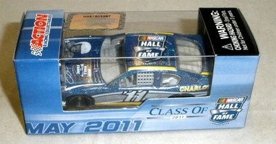 1:64 ACCIÓN '11 NASCAR SALÓN DE LA FAMA CLASE NHOF DE 2011 LEE PETTY HOF NUEVO EN CAJA Foto 1 de 3