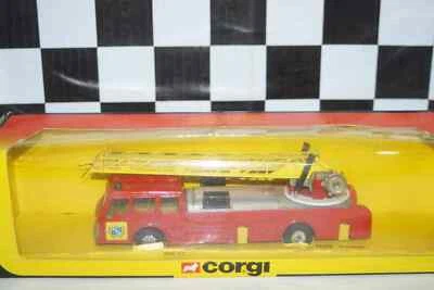 Corgi Dennis Aerial Ladder Fire Engine 1:50th Ref 1120 - Image 1 of 4