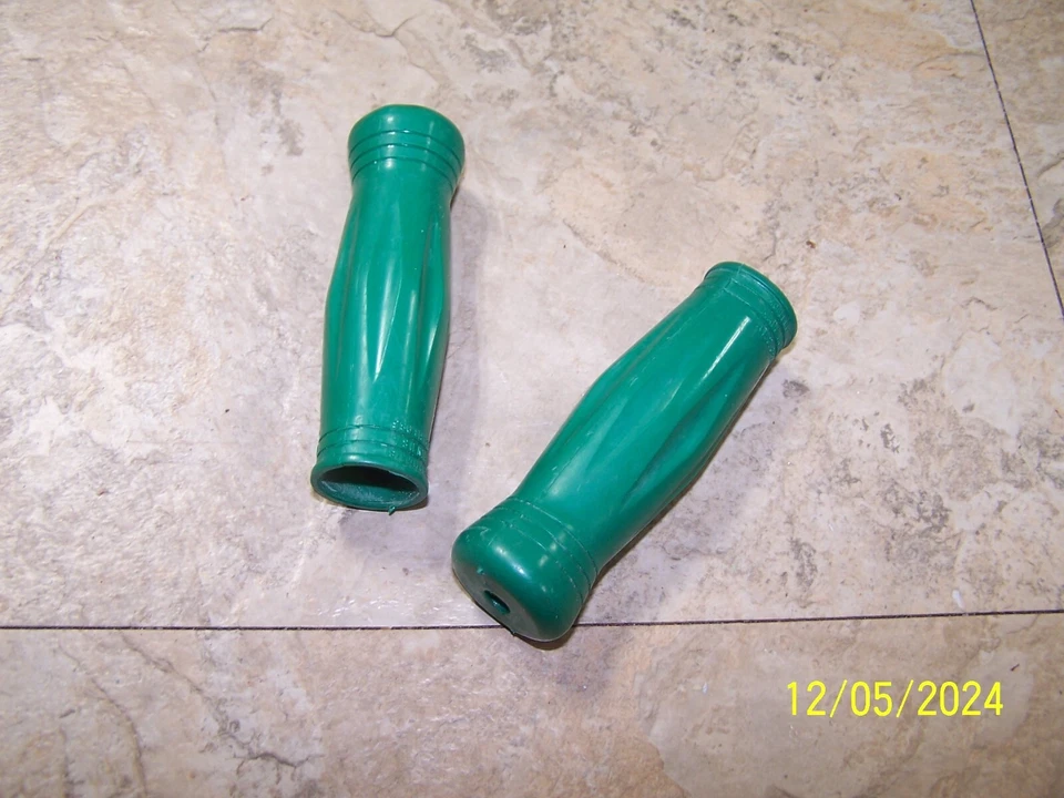 复古风格三轮车 - 自行车绿色手柄杆握把 — 第 1/1 张图片