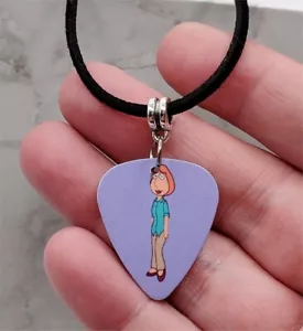 The Family Guy Lois Griffin Gitarren-Plektrum-Halskette an schwarzer Wildlederschnur - Bild 1 von 2