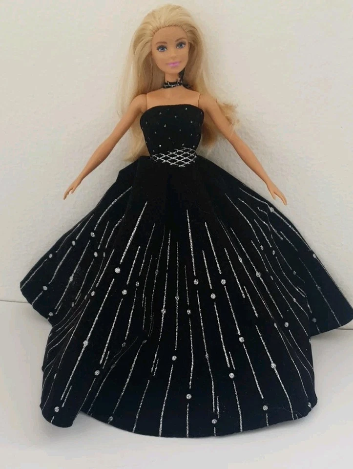 Vestido de Baile Barbie Negro Salón Terciopelo Brillante Plata Diamante Vestido y Muñeca  Foto 1 de 4