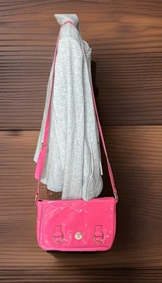 Bolso Bandolera Tommy Hilfiger Rosa Caliente Charol - Ambiente Y2K/Barbiecore Foto 1 de 4