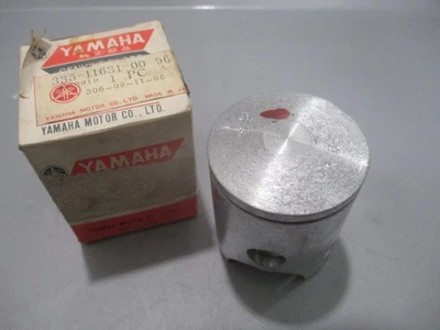 Nuevo de Lote Antiguo Yamaha OEM Pistón STD 1972 LT2 LT2M 1973 LT3 LTMX 335-11631-00-96 Foto 1 de 3
