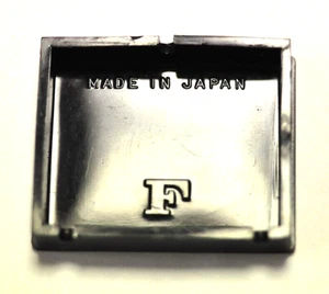 Cubierta protectora de plástico inferior temprana para el buscador de prismas Nikon F. - Imagen 1 de 4