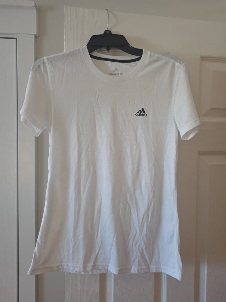 Camisetas para mujer ADIDAS Ultimate 2.0 cuello en V manga corta blancas, grises o negras Foto 1 de 1