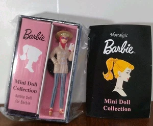 Barbie Mini Puppe Sammlung 2 Zoll Puppe mit Ständer & Heft Kapsel Spielzeug Bandai - Bild 1 von 9
