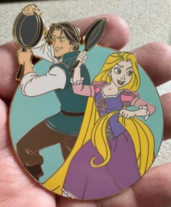 PIN TANGLED RAPUNZEL FLYNN RIDER WITH FRYING PANS 3" JUMBO FANTASY - Picture 1 of 4