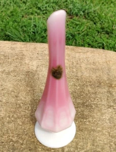 VTG Gorgeous Rare Fenton Milk Glass White and Pink Bud Vase - Picture 1 of 3