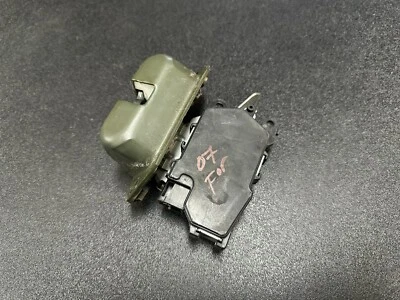 Actuador de bloqueo de puerta trasera con cierre de maletero Subaru Forester 2003-2008 OEM 63032SA010 Foto 1 de 4