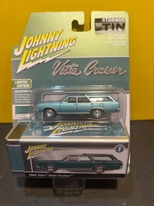 1/64 JOHNNY LIGHTNING COLLECTOR STORAGE TIN 1964 OLDSMOBILE VISTA CRUISER TEAL - Picture 1 of 2