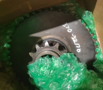 Kit de piñón en racimo Mustang Mfg, minicargadora Gehl 190-32742, 50292376 Foto 1 de 4