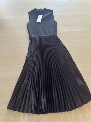 Vestido Theory para mujer talla mediana Foto 1 de 4