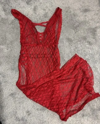 Frederick's of Hollywood 红色蕾丝长款礼服,尺寸 L — 第 1/4 张图片