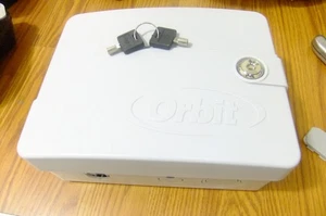 ORBIT - B*HYVE SMART WIFI SPRINKLER TIMER, 12 STATIONS boîtier pièce de rechange avec clé - Photo 1/8