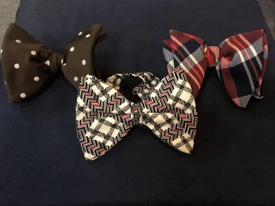 ТРИ ВИНТАЖНЫХ ГАЛСТУКА-БАБОЧКИ! Весь классический стиль диско 1970-х! Все предварительно завязанные и как новые! - Изображение 1 из 4