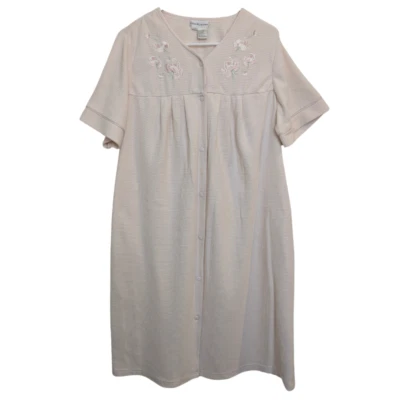 Bata para mujer Miss Elaine bordada de punto gofre rosa claro medio, cierre a presión Foto 1 de 4