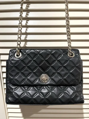 Bolso de mano Kate Spade acolchado negro Foto 1 de 4