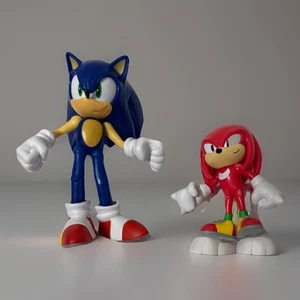 SEGA Jakks Knuckles & Sonic the Hedgehog 2.5" & 4" Action Figure set Of Two - Picture 1 of 8