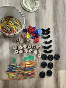 - Juego de construcción clásico Hasbro Tinkertoy madera y plástico ULTRA 23267 - Imagen 1 de 5