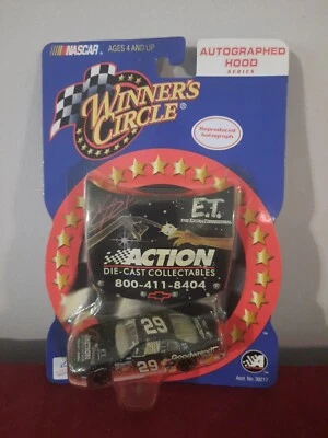 2002 NASCAR Winners Circle 03316 Kevin Harvick #29 Autographed Hood Series 1:64  - Image 1 of 3