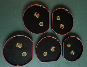 "Juego de 5 bandejas de laca japonesa con bolas Temari sin usar placa de obon madera 5,5"" x 5""" - Imagen 1 de 9