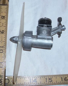 GILBERT THUNDERHEAD 7 .074 GAS AIRPLANE ENGINE WITH PROP - Picture 1 of 2
