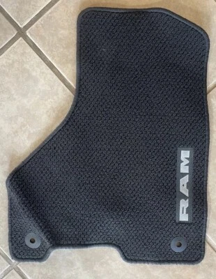 2019 3500 QUAD CAB DODGE RAM TAPETES CARPETE TAPETE PRETO CONJUNTO COM 5 PEÇAS - Imagem 1 de 4