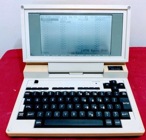 Tandy TRS-80 Model 200 + books 80C85 MICROSOFT & MULTIPLAN BASIC battery laptop