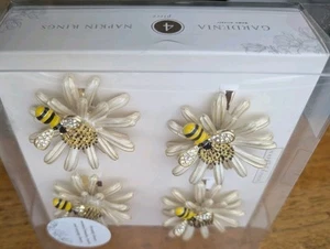 ENVOGUE GARDENIA HOME ACCENTS NAPKIN RINGS (4) DAISY BEE NIB Dining Hosting Set - Picture 1 of 6