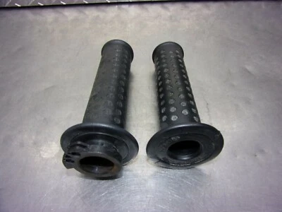 694 A VESPA GTS 300 IE 2012 OEM  THROTTLE  TUBE GRIP (TWO) - image 1 of 4