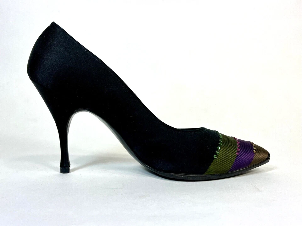 Zapatos de tacón de aguja satinado negro vintage años 50 con detalle de puntera de estrás s. 7AA Foto 1 de 4