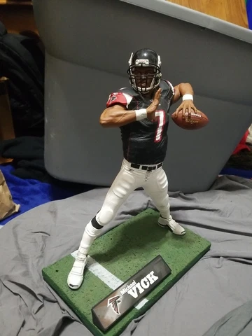 NFL "MICHAEL VICK" 12" Series 1 Action Figure McFarlane's x Sportspicks 2003 Cover