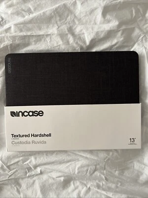 Estuche rígido texturizado en Woolenex para MacBook Pro Thunderbolt 3 de 13” (USB-C) Foto 1 de 4