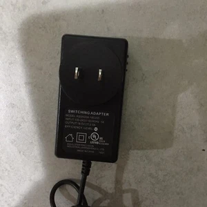 Aquil Switching Adapter Power Supply 100~240V to 18V 2000mA Adapter OEM Genuine - Picture 1 of 4