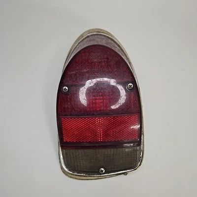 Luz trasera Volkswagen Hella THK3 SAE 1971-1972 Foto 1 de 4