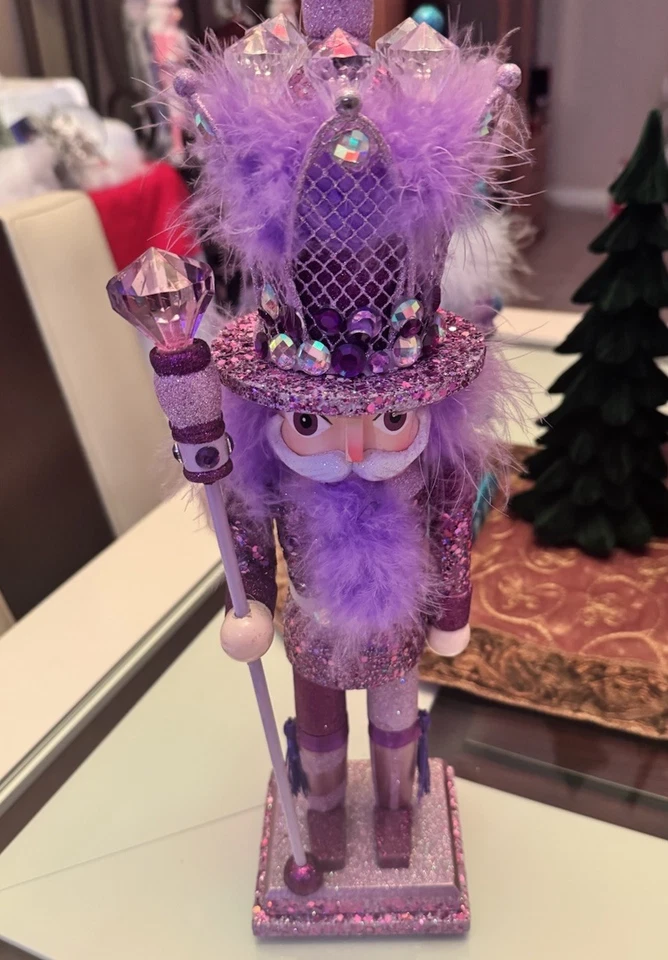 Cascanueces de Navidad Kurt Adler Hollywood madera púrpura rey 20 pulgadas HA0605 Foto 1 de 4