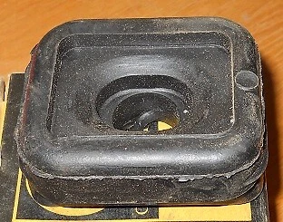 Montaje inferior trasero del motor para camioneta Chevrolet 1955-73 2 NOS Foto 1 de 1