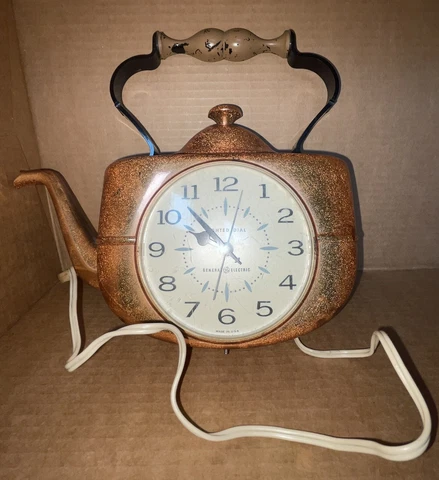 Vintage Wall Clock Kitchen Teapot General Electric GE Copper Tone USA Made Works Cover