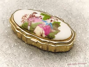 Scene of Courting Couple Vintage Trinket/Pill/Snuff Box-5cm-203 - Picture 1 of 4