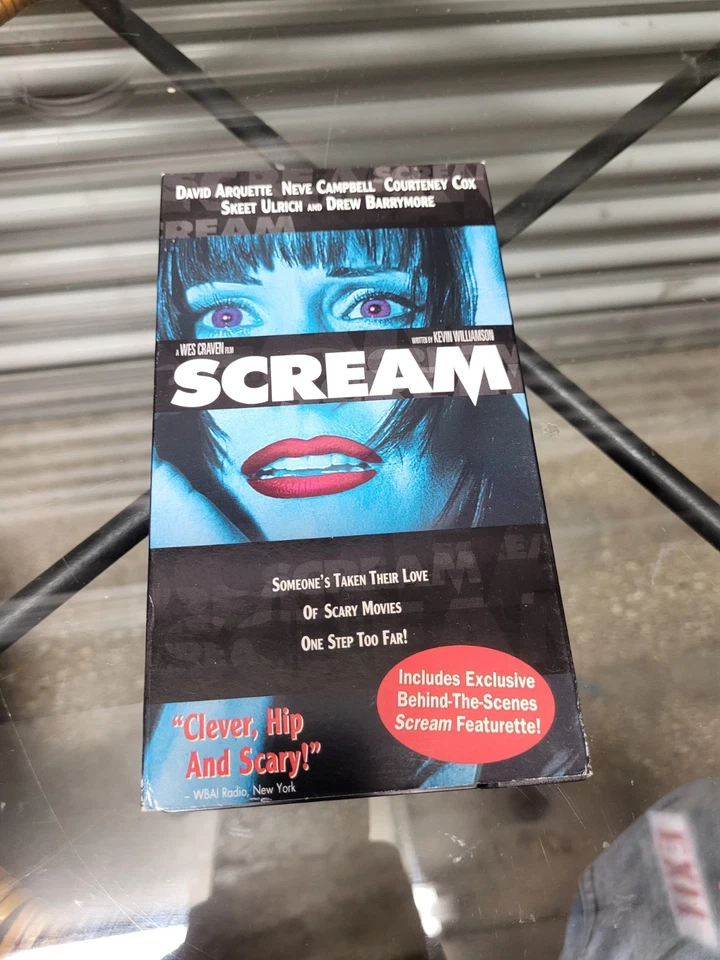 Scream 1996 Film (VHS) Blue Cover Variant Wes Craven Classic Horror Foto 1 de 4