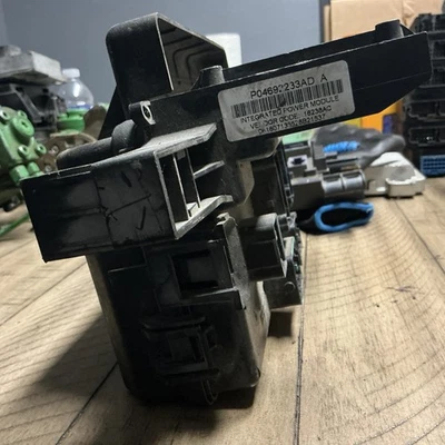 Caixa de fusíveis Dodge Charger 2007 relé junção P04692233AD - Imagem 1 de 4