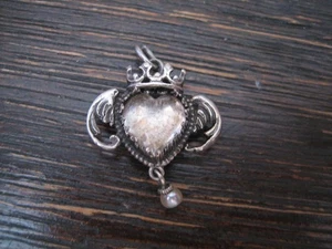 winziger Anhänger Bettelarmband Charm Herz Flügel Krone 800er Silber Handarbeit - Picture 1 of 2
