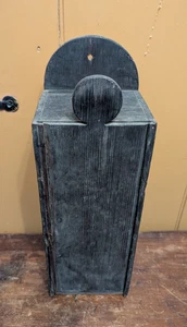 Antigua caja de velas con tapa deslizable de montaje en pared con detalle de paloma del siglo XIX en pintura original!! - Imagen 1 de 22