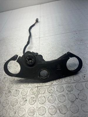 2007-2008 SUZUKI GSXR 1000 OEM USADO ÁRVORE TRIPLA SUPERIOR COM IGNIÇÃO SEM CHAVE - Imagem 1 de 4