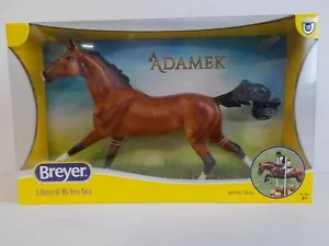 Breyer Modellpferde Trachtengröße Adamek #1861 Akhal-Teke, Bay, Hengst - Bild 1 von 4